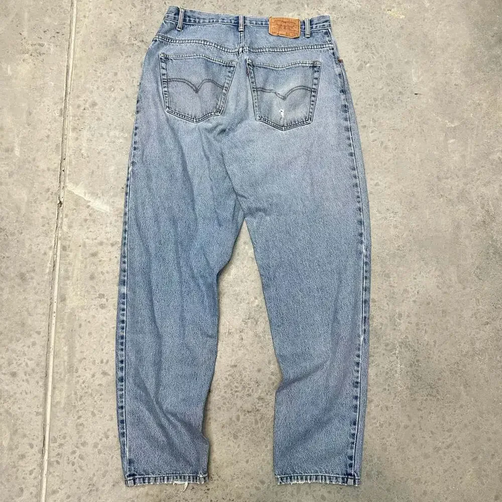 Vintage Levi's 560 Loose Fit Light Wash Jeans - 36x36”